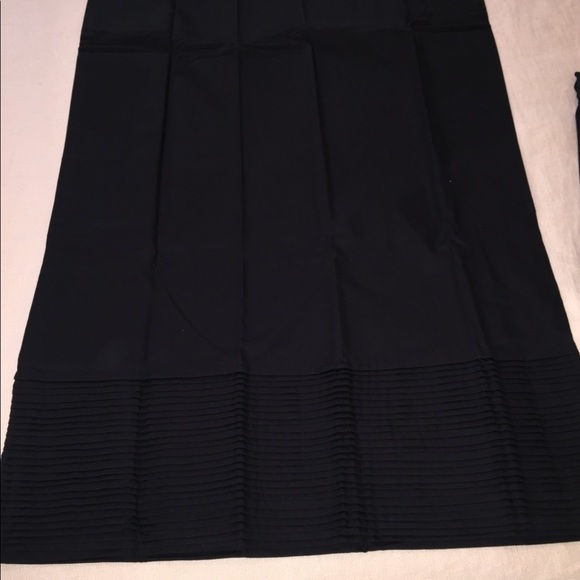 NWT pair PitchBlack  Standard/Queen Pillow Cases with pleated edge detail - Picture 11 of 13
